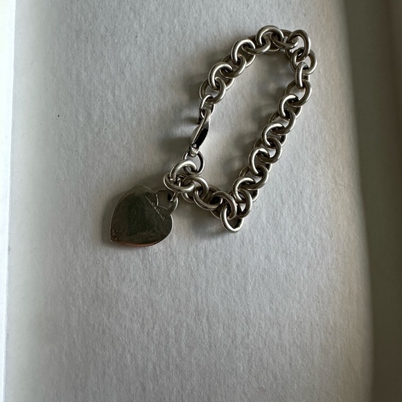 Tiffany & Co. Silver Chain Bracelet with Heart Charm - Picture 4 of 7